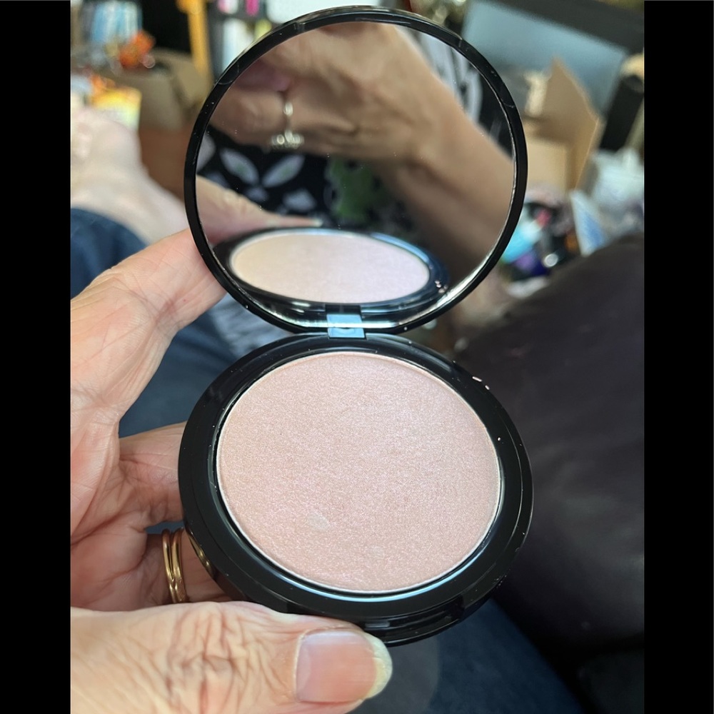 Aesthetica Starlite Highlighter 9g.  Brand New In Box!